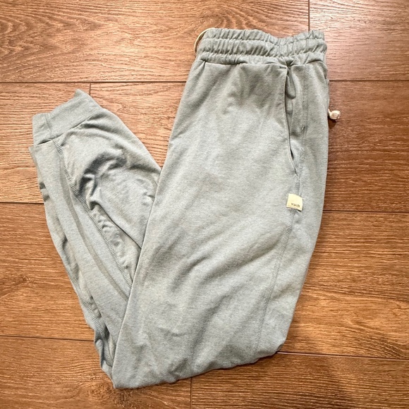 Vuori Pants - Vuori Women's Performance Dreamknit Joggers Stormy Heather, Size S, Lightweight